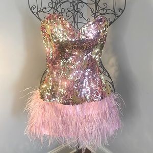 NWT’s Cinderella Pink Strapless Sequin Feather Bottom Dress Size 8.